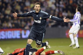 江苏体彩网-蓝白风暴席卷绿茵！中场核心两献助攻导演逆转，麦卡利斯特Ins宣告，任务完成，晋级下一轮！