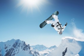 江苏体彩网|体毛越位缠斗未休，战术内卷反噬绿茵！温格新规为何遭遇全面抵制？