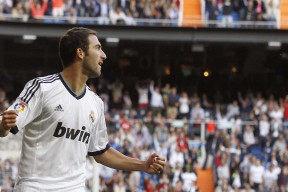 【江苏体彩网】海斯肩负教练重托，以活力点燃赛场，全方位影响比赛