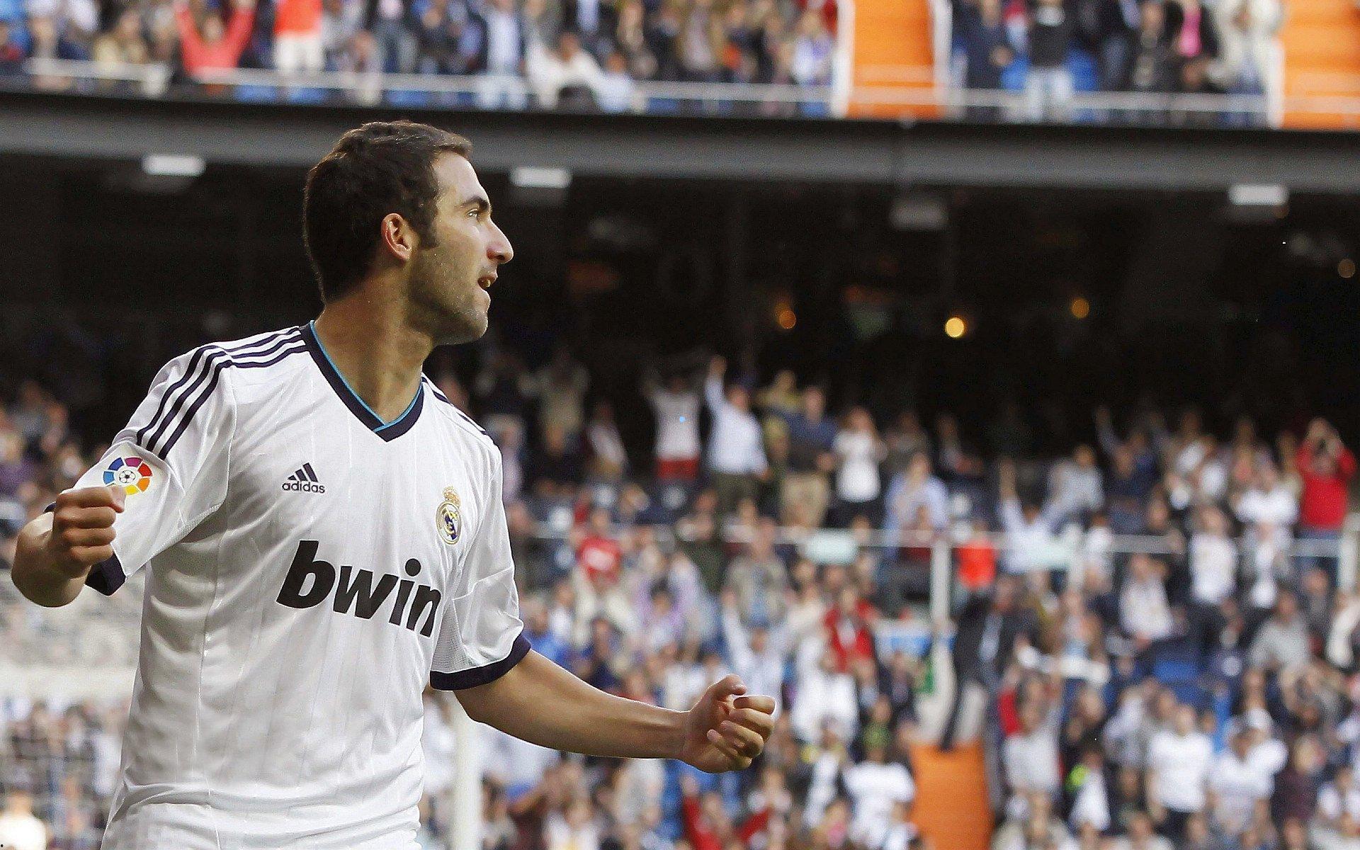 弗林蓬闪电突破制造点球，利物浦防线在欧冠激战中面临严峻考验